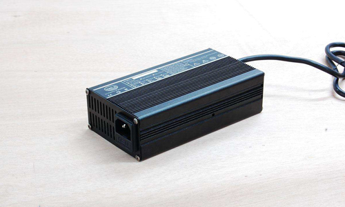 <b>磷酸铁黄片抖音短视频池和铅酸电池的充电方式有什么不同之处？</b>