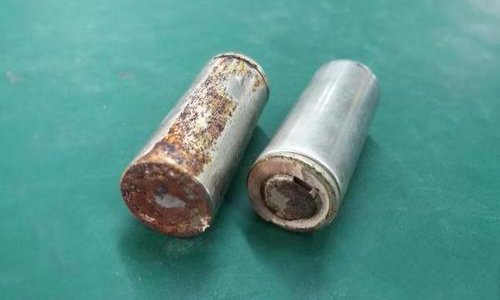 <b>UPS电池漏液的原因有哪些，会造成什么危害?</b>