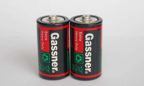 <b>干电池工作原理，干电池分类及电压问题</b>