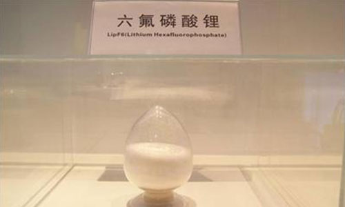 <b>黄片抖音短视频池电解液需求量持续增长,原材料六氟磷酸锂提价明显</b>